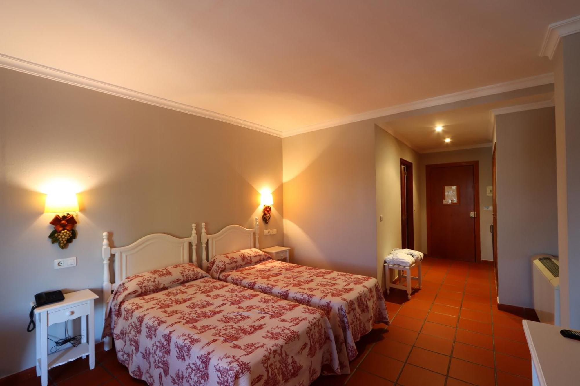 Hotel Varinia Serena - Balneario De Alange Exterior photo
